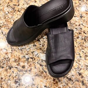 New Black ECCO Flowt Luxury Leather Wedge